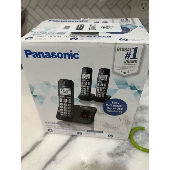 Panasonic KX-TGE433B Cordless (3 Handsets) Phone System Answering Machine Black - Picture 1 of 9
